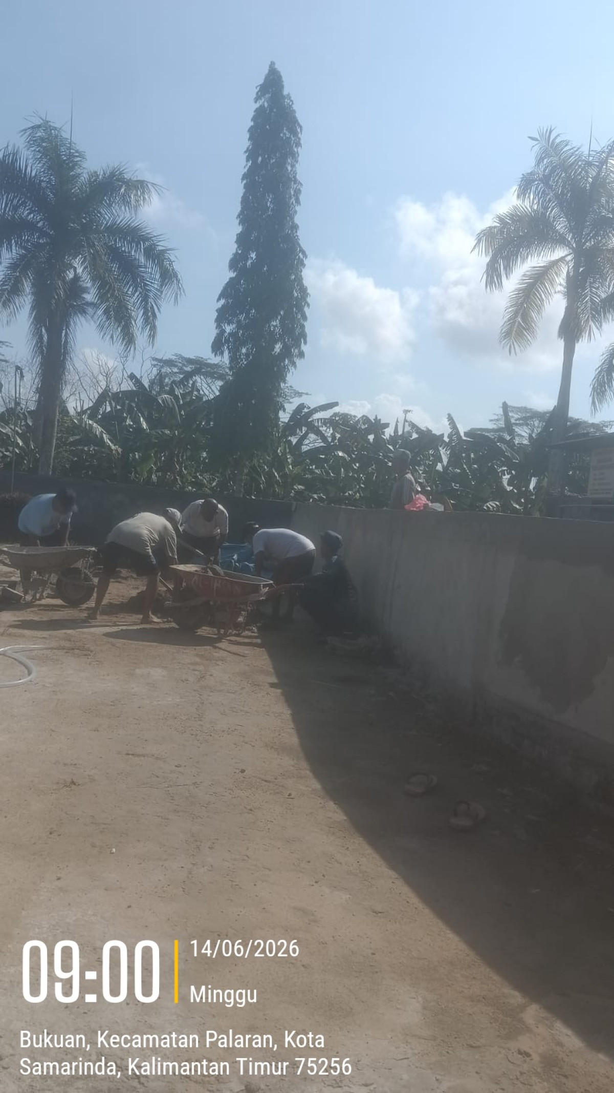 Gotong royong lingkungan RT