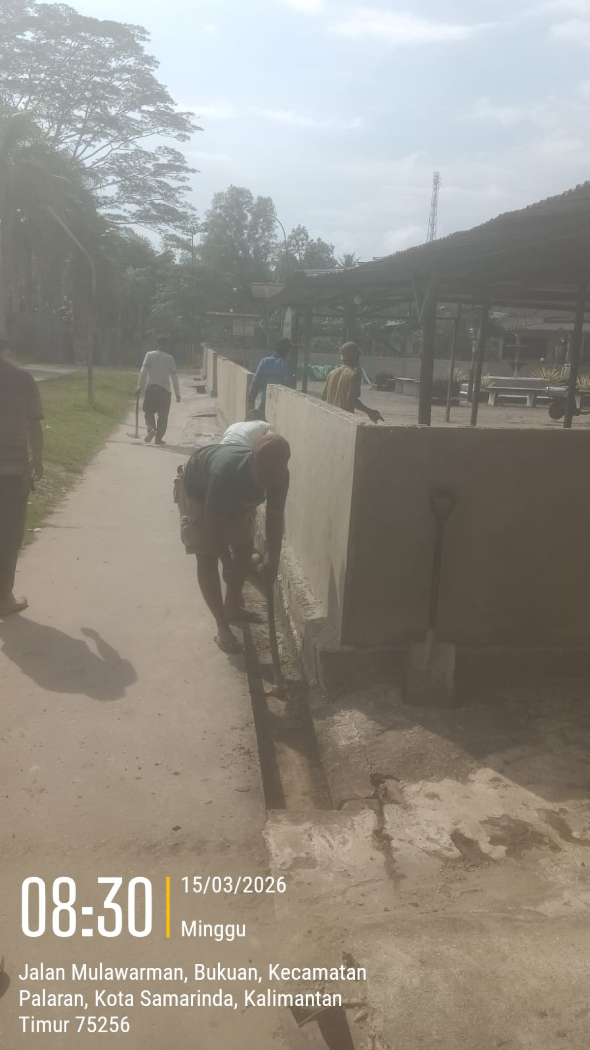 Gotong royong lingkungan RT