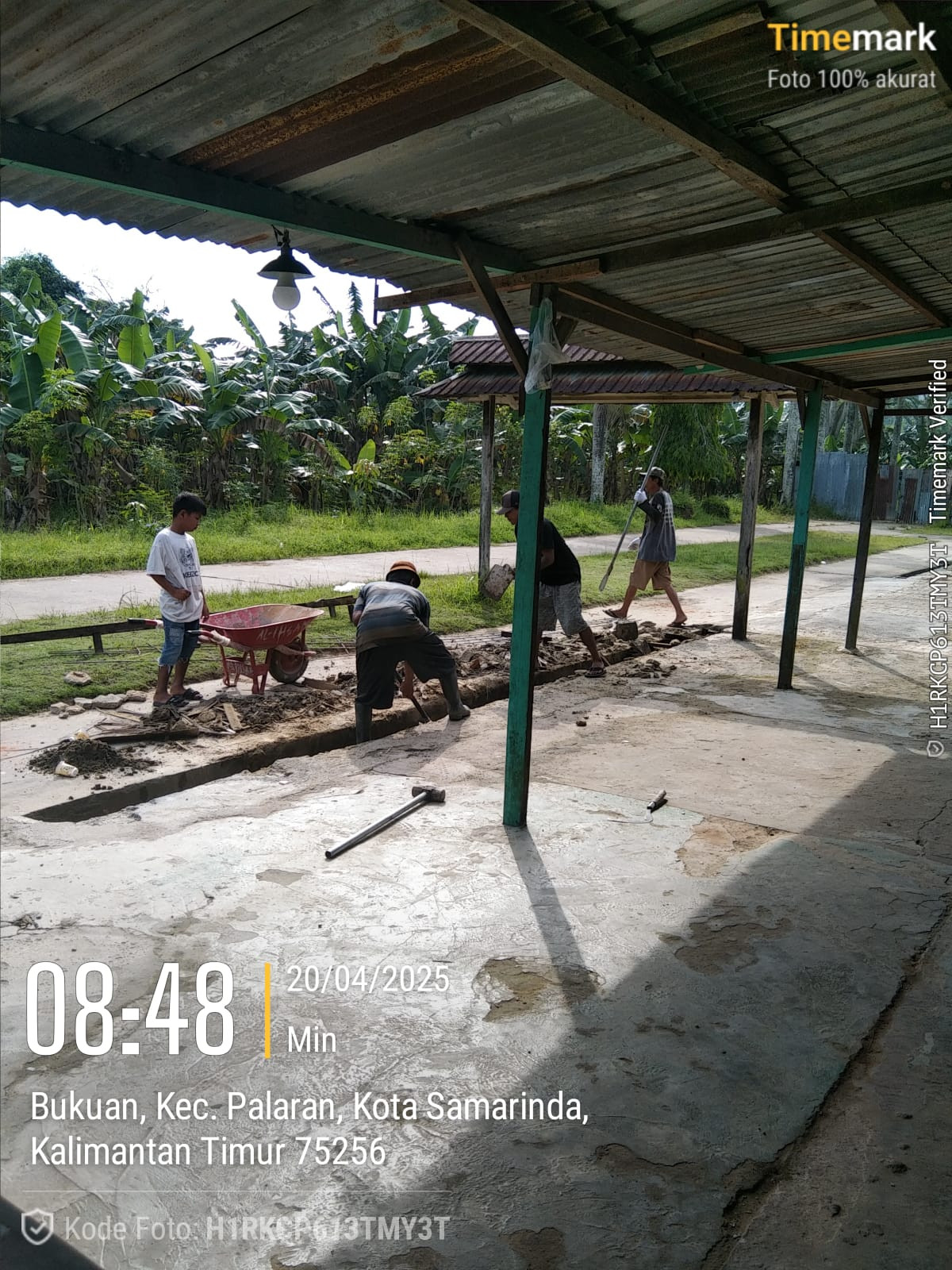 Bikin jembatan parkiran masjid