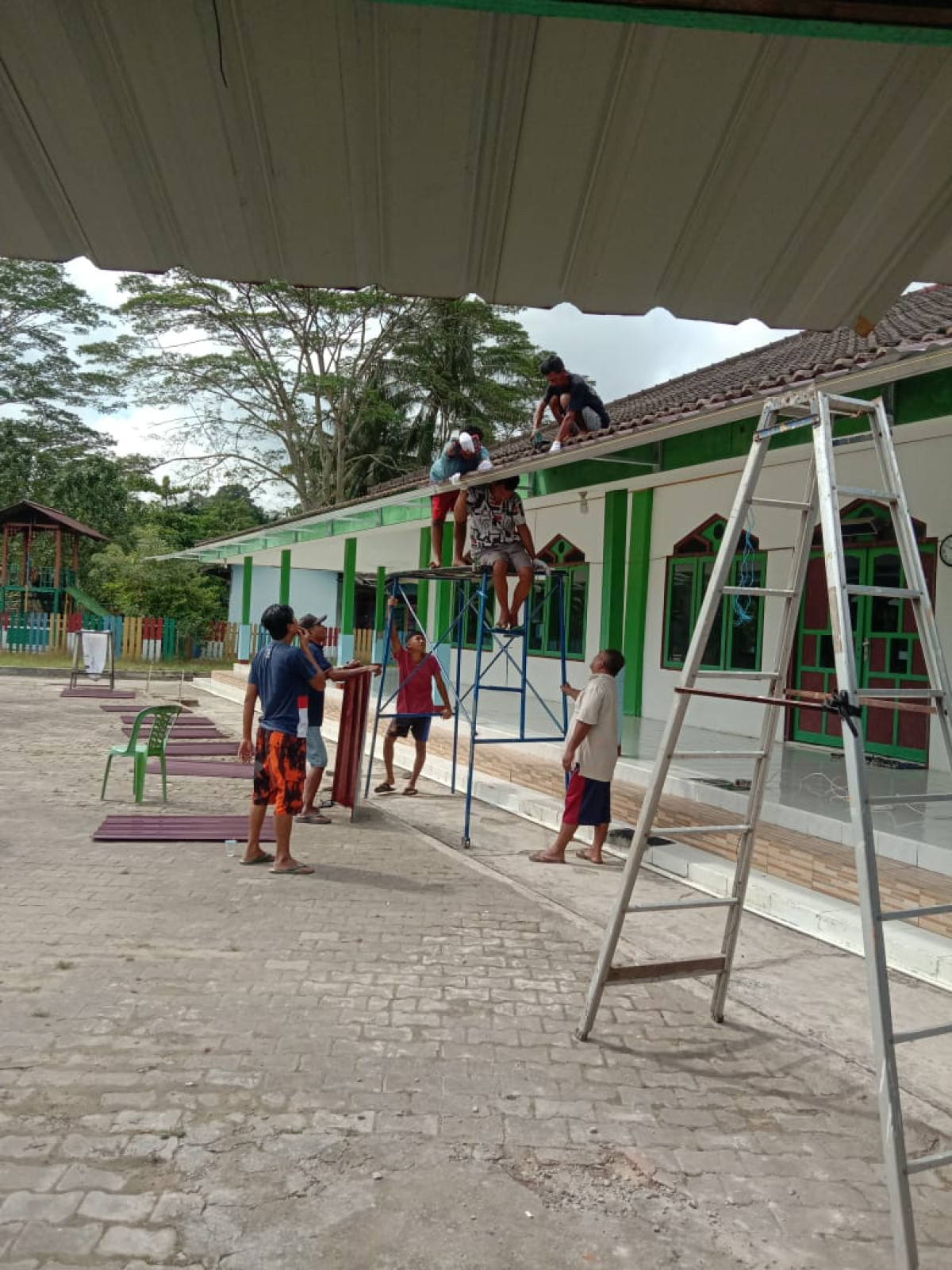 Penambahan teras masjid