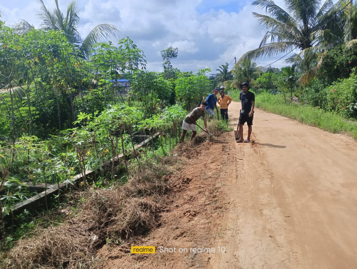 Gotong Royong Pembersihan Lingkungan