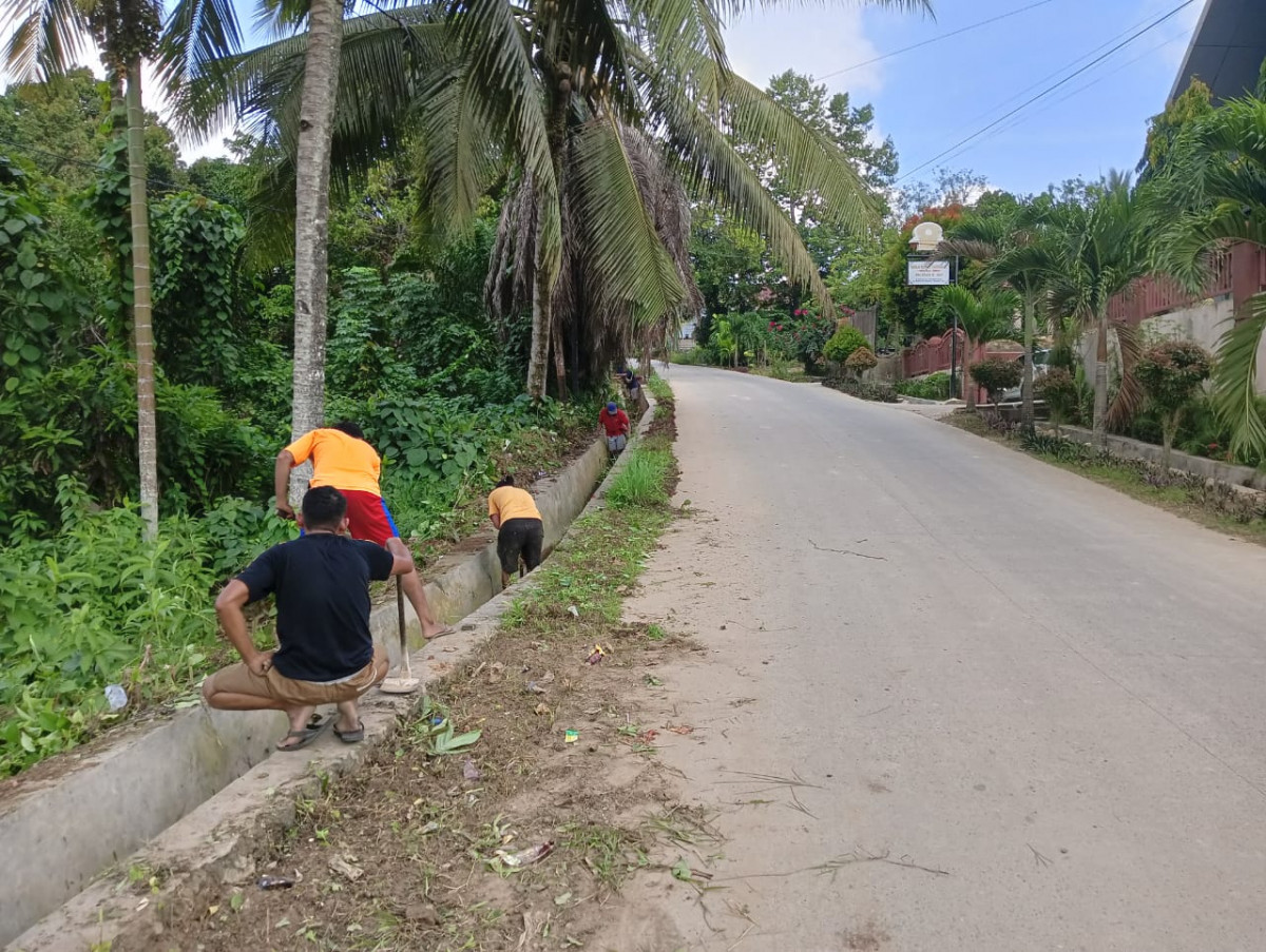 Pembersihan Drainase ( Parit )