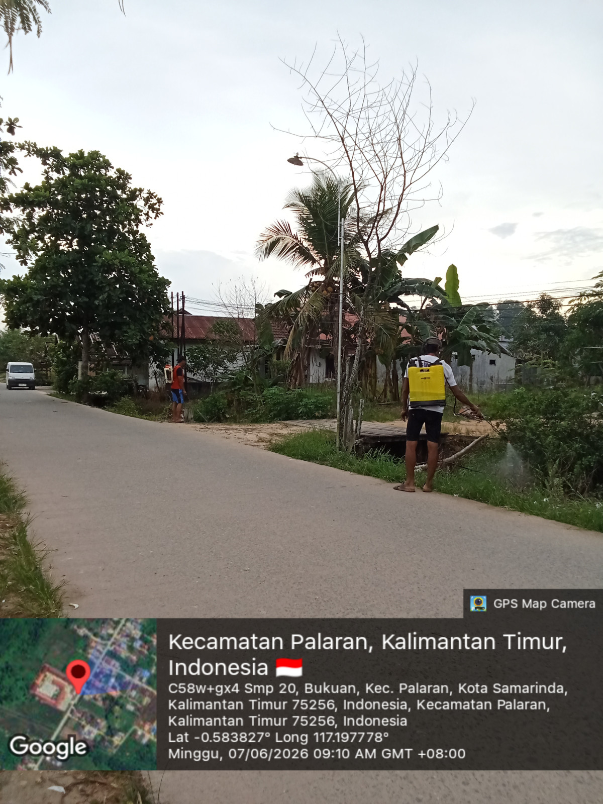 Penyemprotan rumput jalan nahkoda