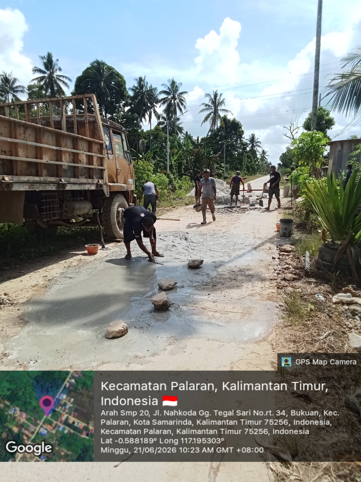 Pengecoran jalan poros nahkoda yg berlubang