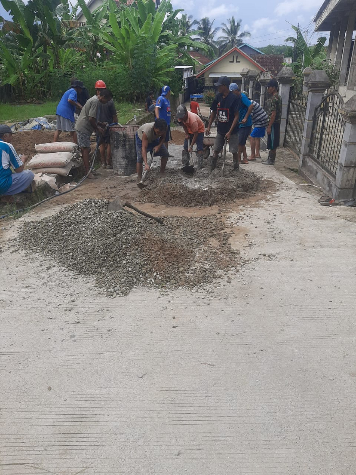 Pembersihan parit di gang kucur