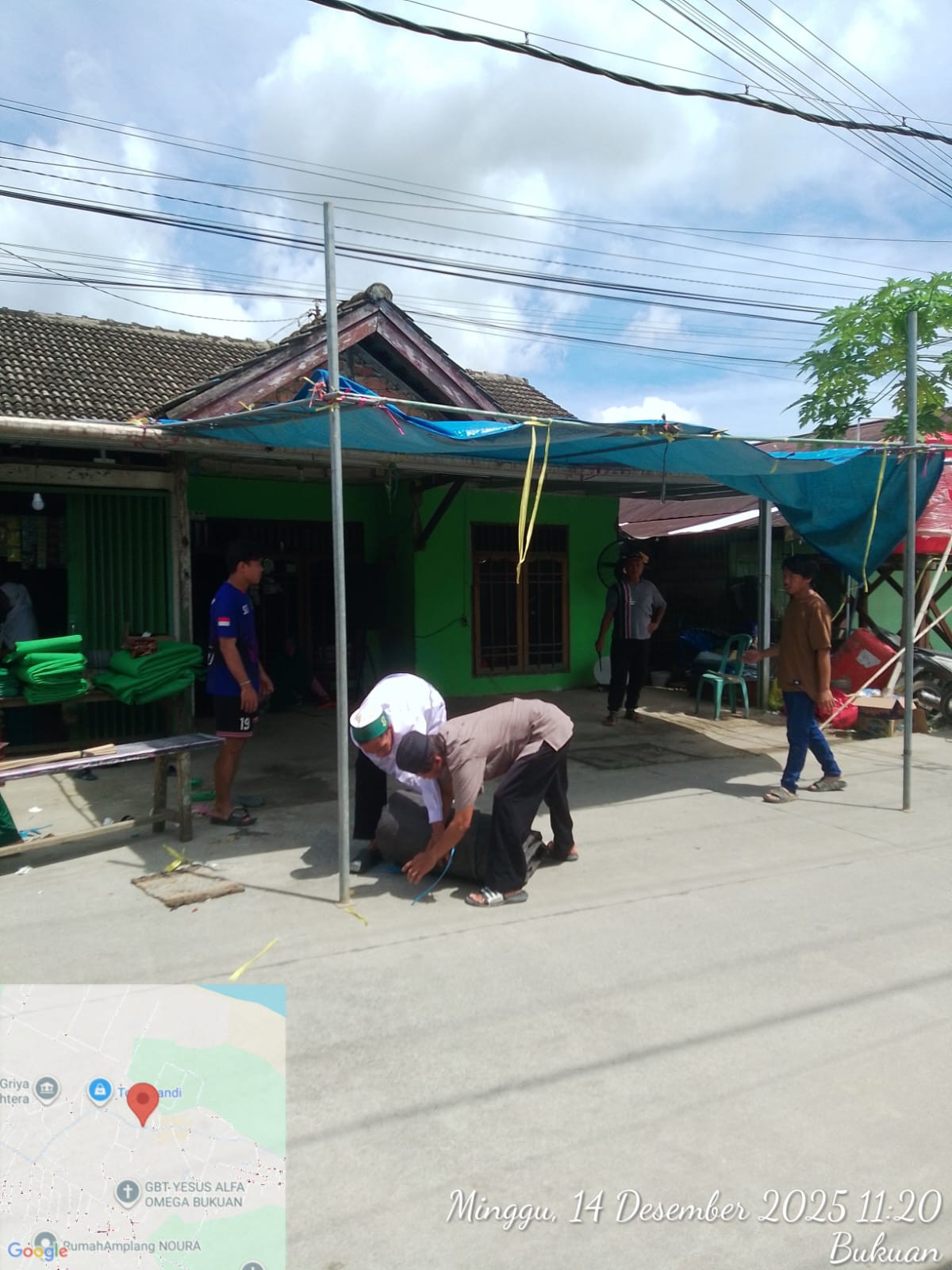 Gotong royong lingkungan RT