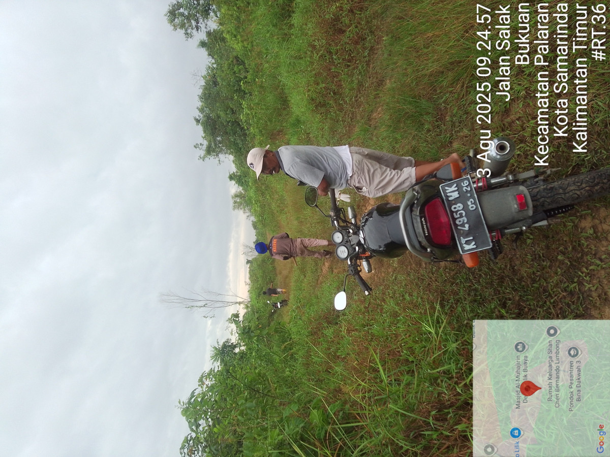 Gotong royong lingkungan RT 36