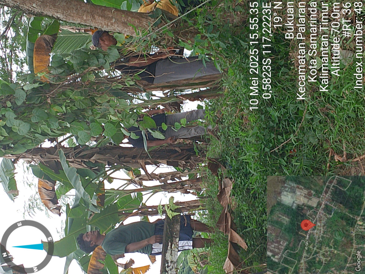 Gotong royong lingkungan RT