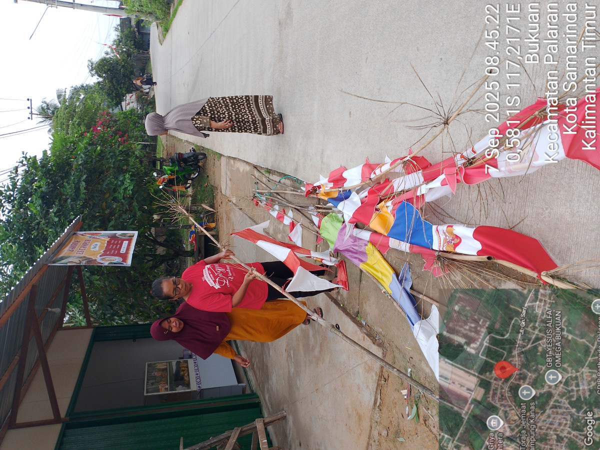 Gotong royong di lingkungan RT 36