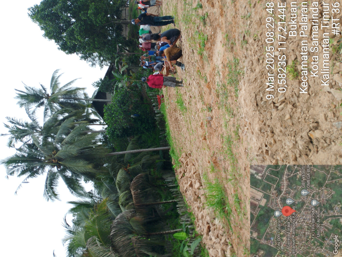 Gotong royong pengangkatan material