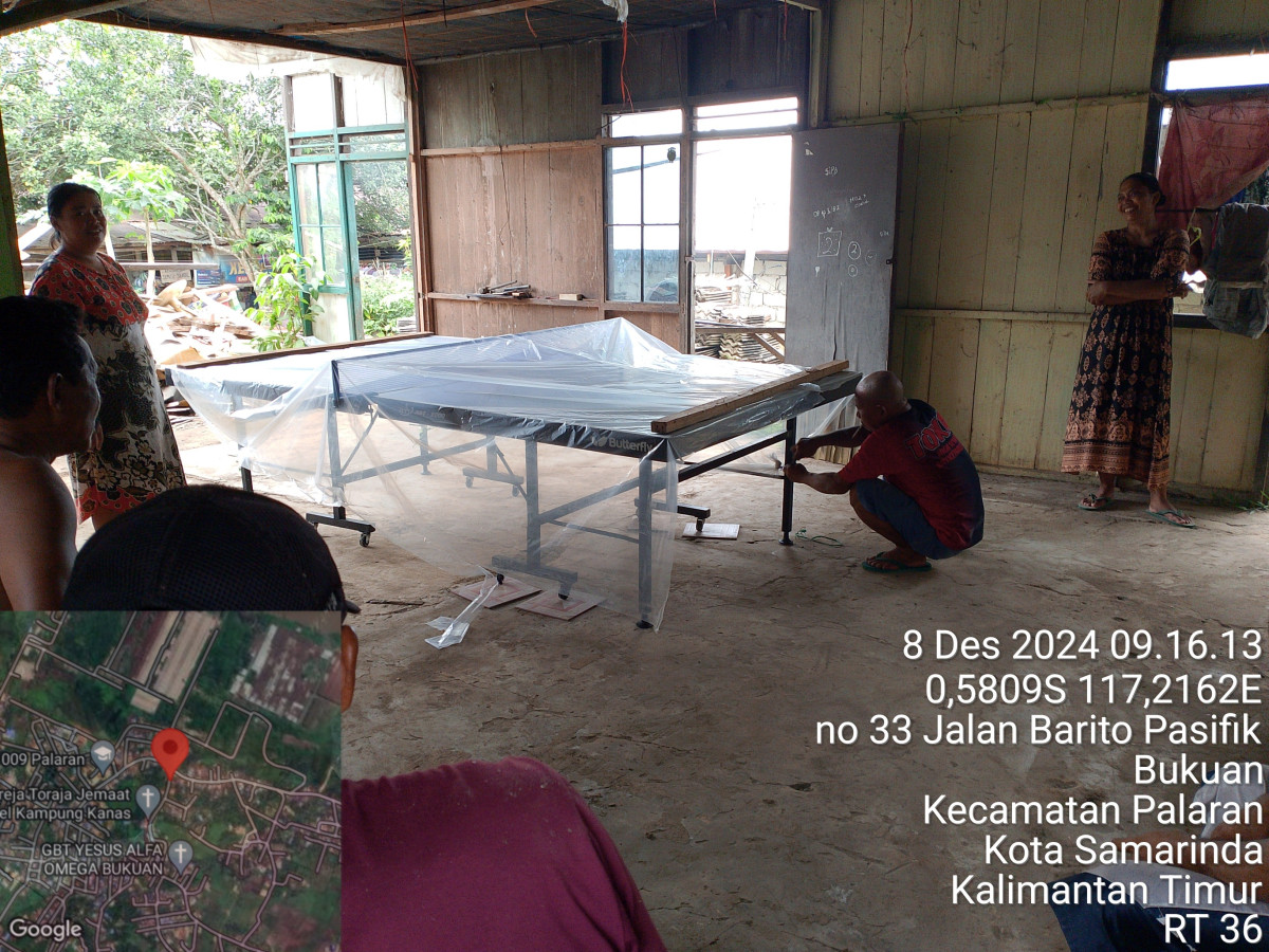 Membersihkan rumah kosong