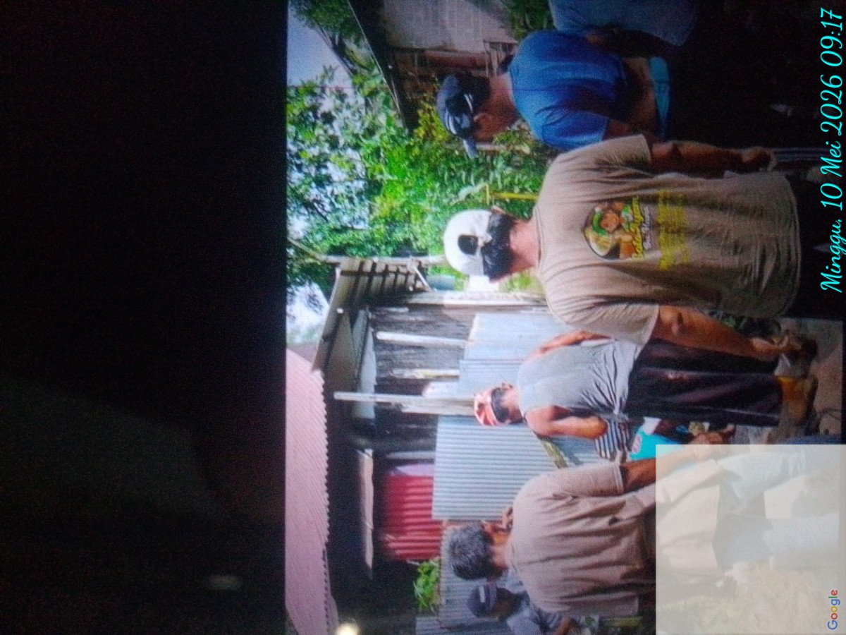 Gotong royong lingkungan warga RT 36