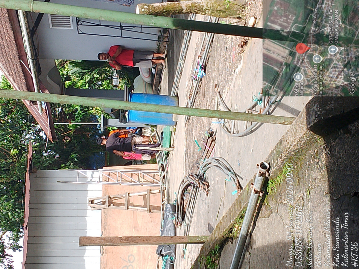 Gotong royong di lingkungan RT 36