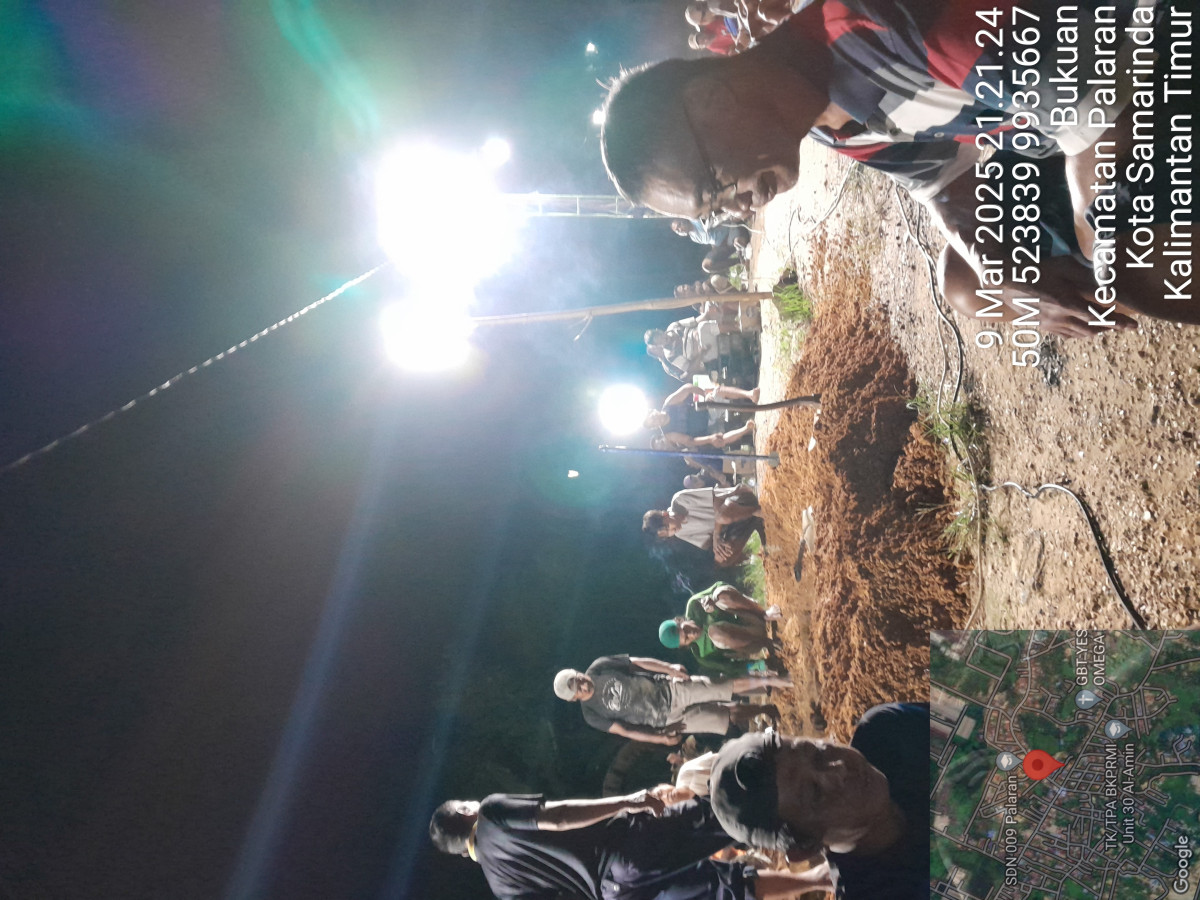 Gotong royong pembersihan rumput dan penggalian makam