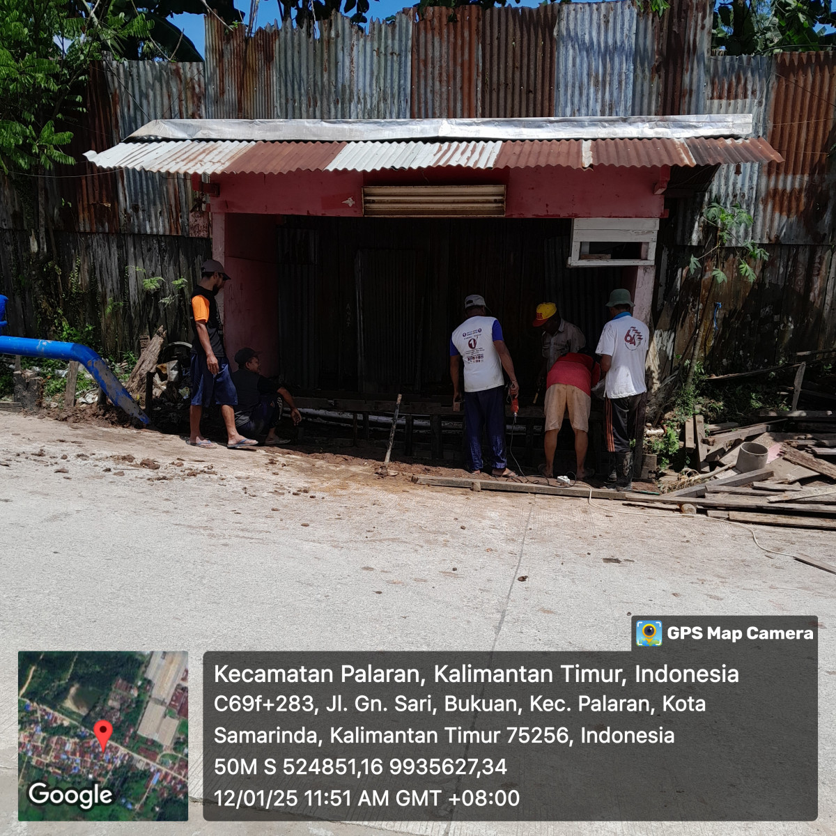 Gotong royong gali parit sama perbaikan pos siskampling