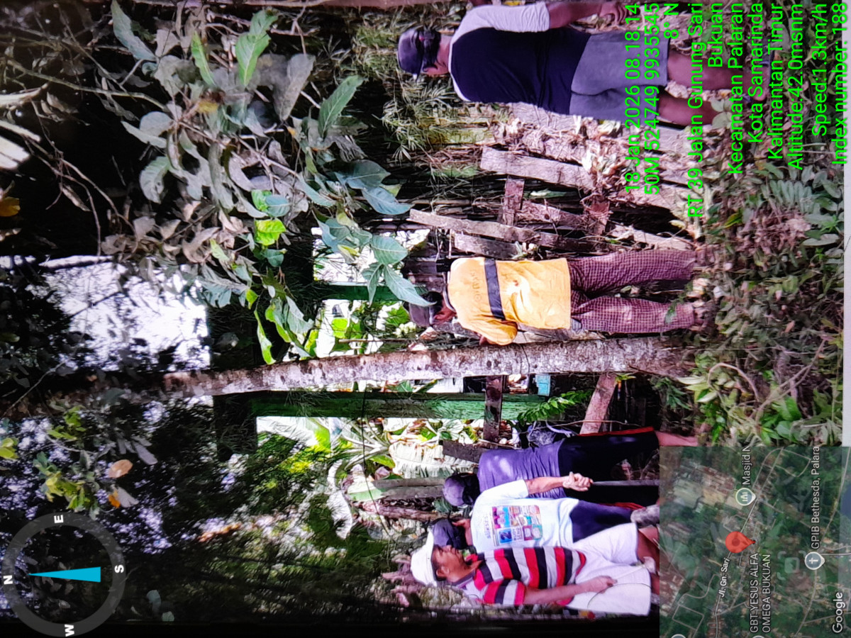 Pembersihan parit padat karya
