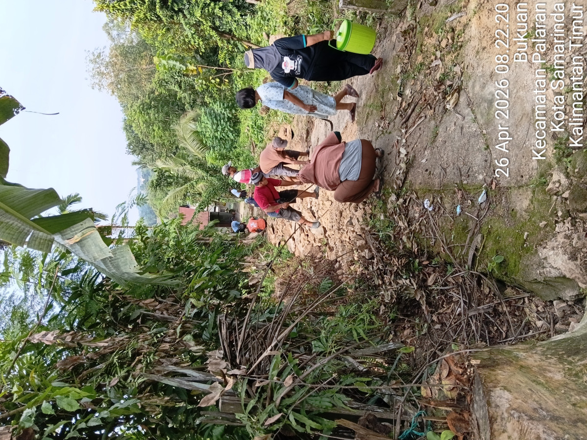 Gotong royong perbaikan gang lingkungan