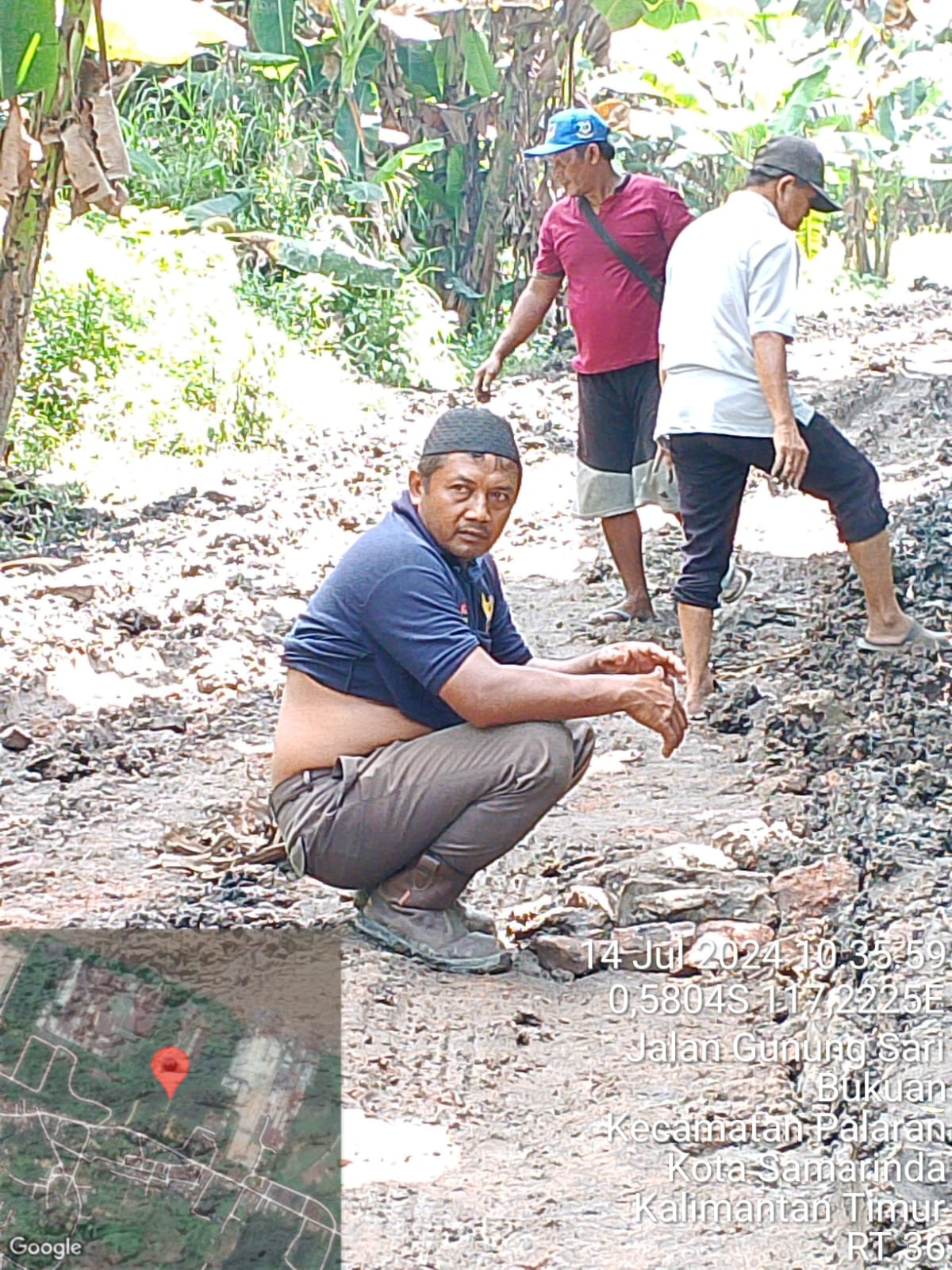 Perbaikan jalan alternatif jalan gunung sari di cor