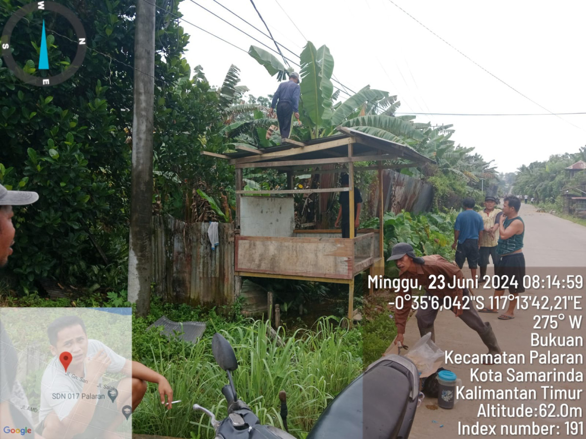 gotong royong d lingkungan RT 43