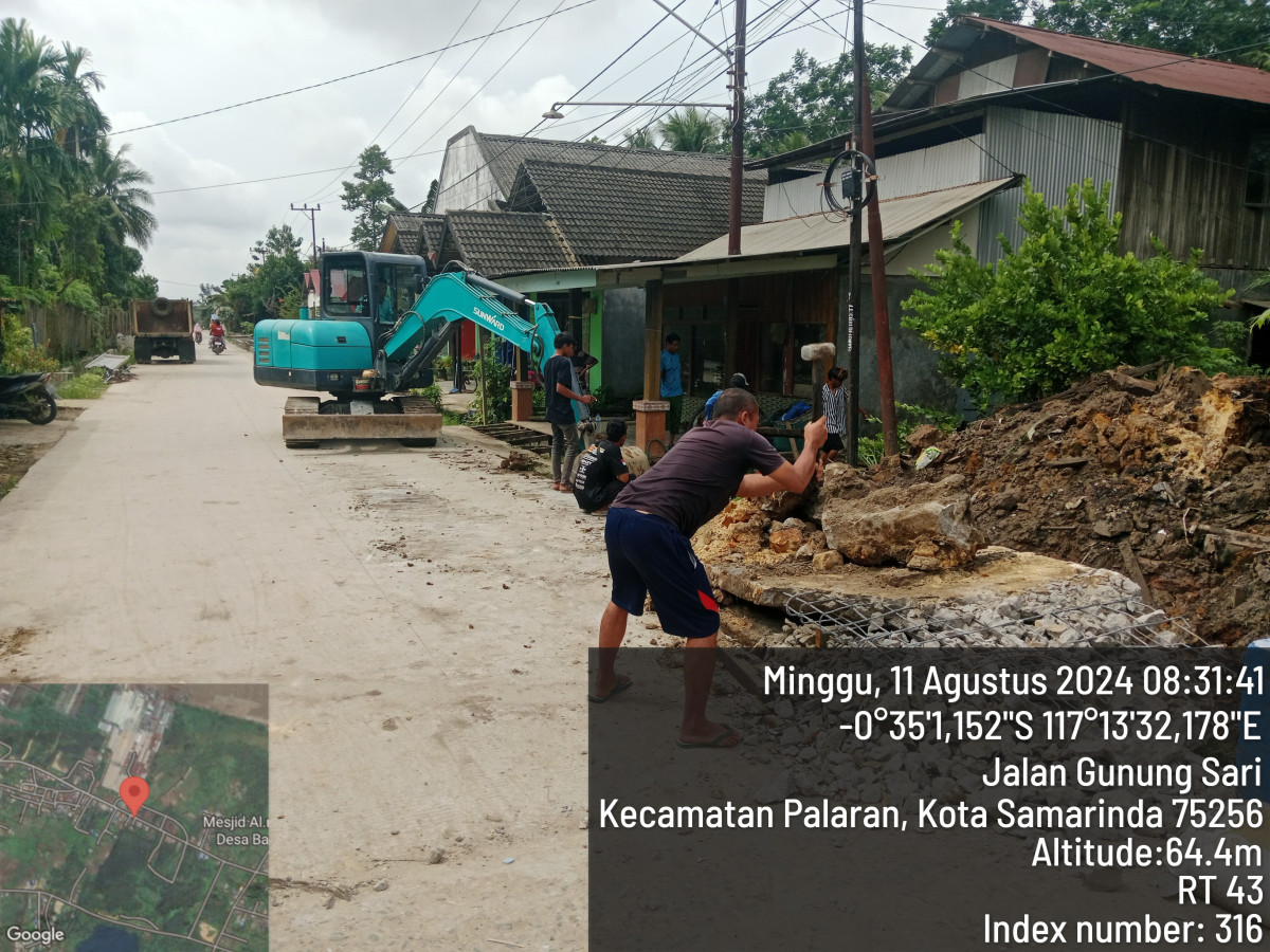 pembersihan parit jalan sulawesi rt 43