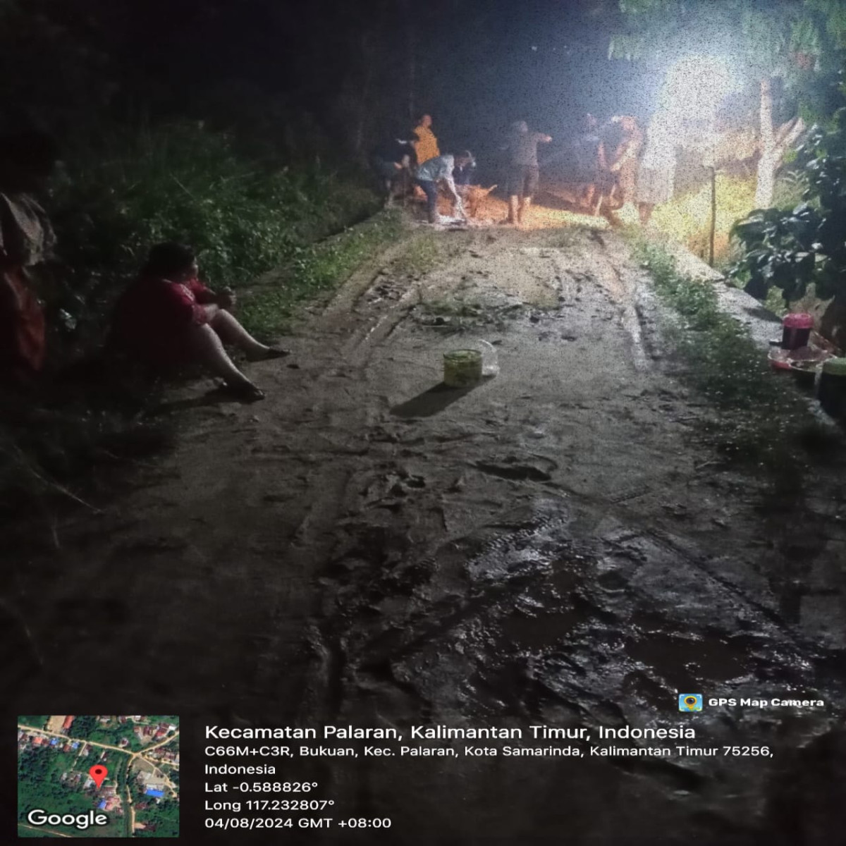 Kerja bakti pengecoran gang Sawitri RT 44