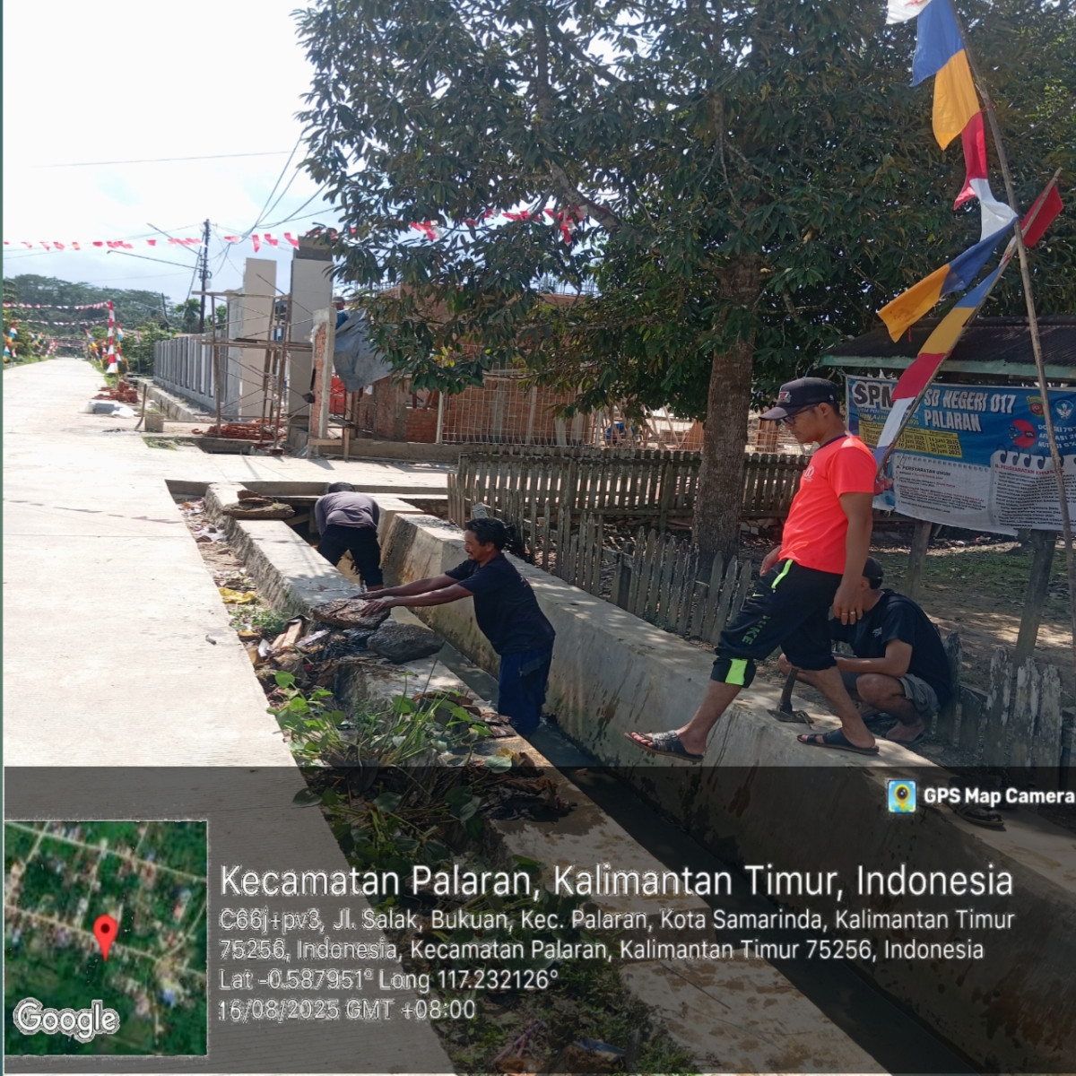 Membersihkan Parit SDN 017 Palaran