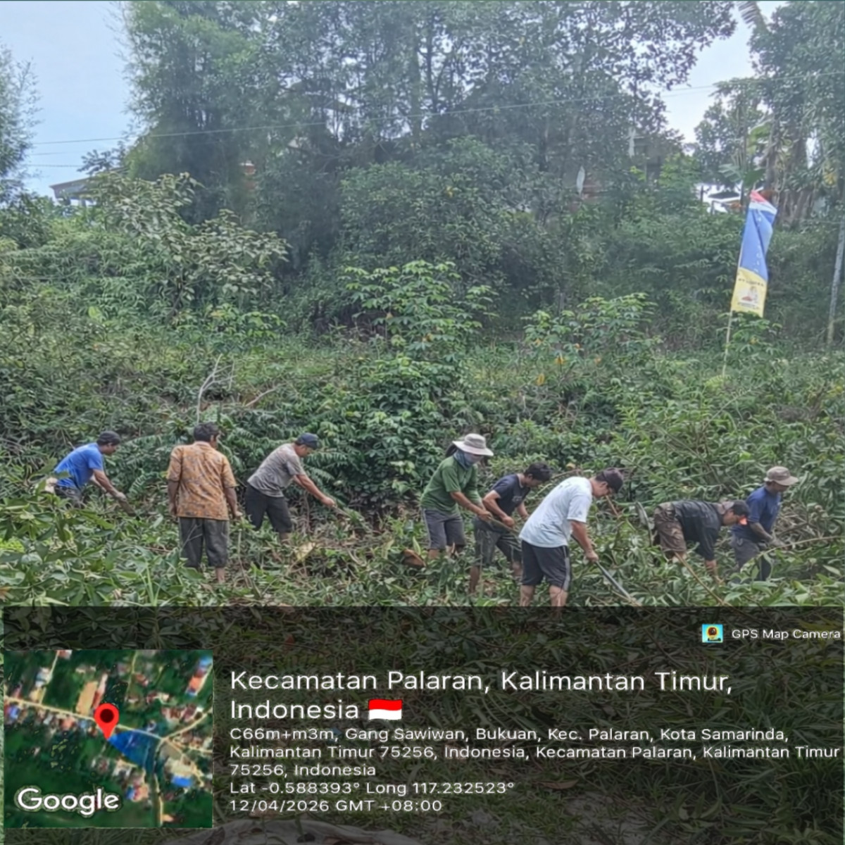 Membersihkan jalan & parit Gang Sawiwan rt 44