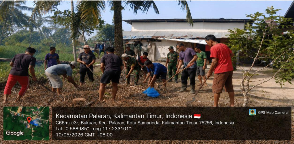 Membersihkan Gg. Sawitri dalam lingkungan rt 44