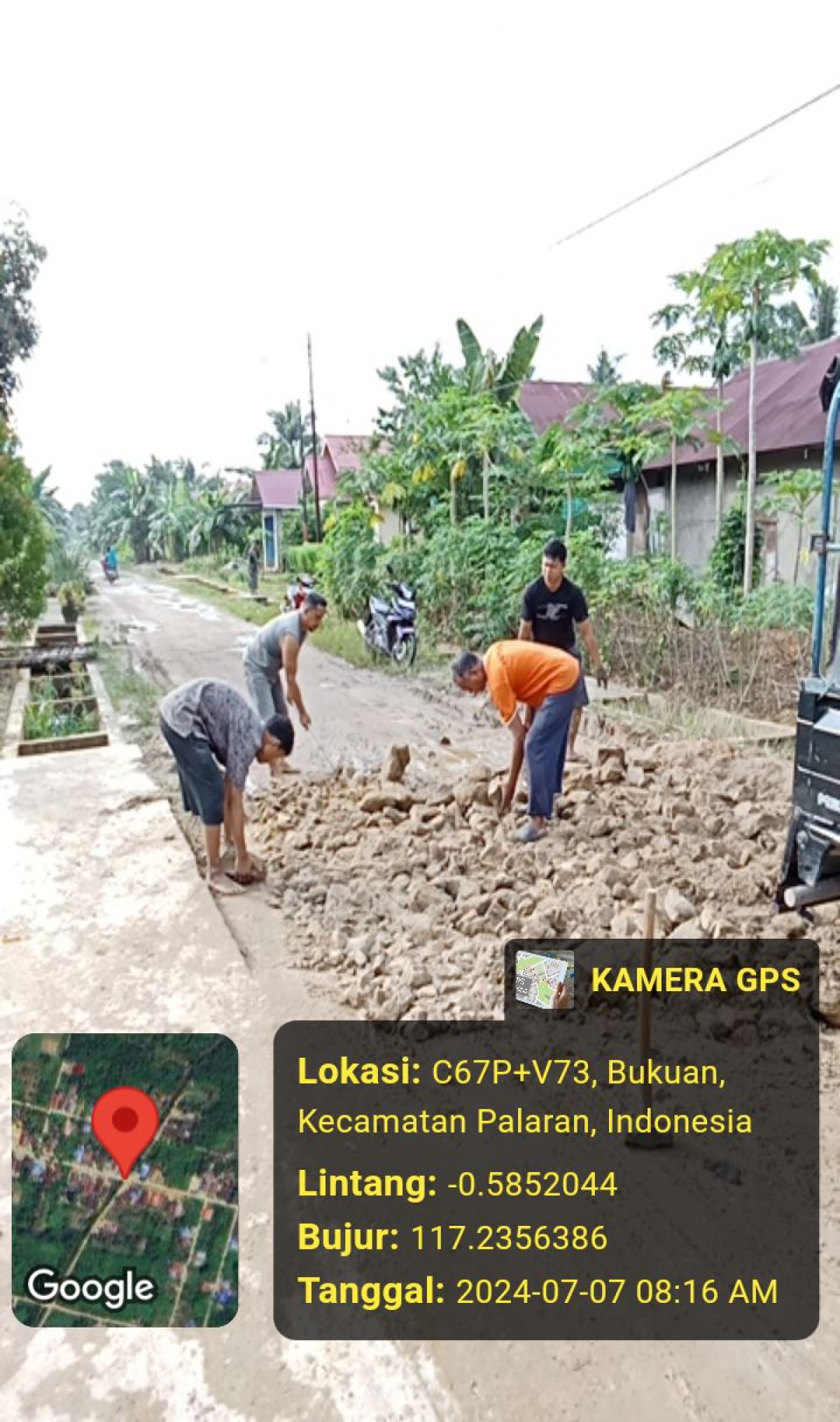 Gotong royong di jln rambutan RT 45 Bukuan