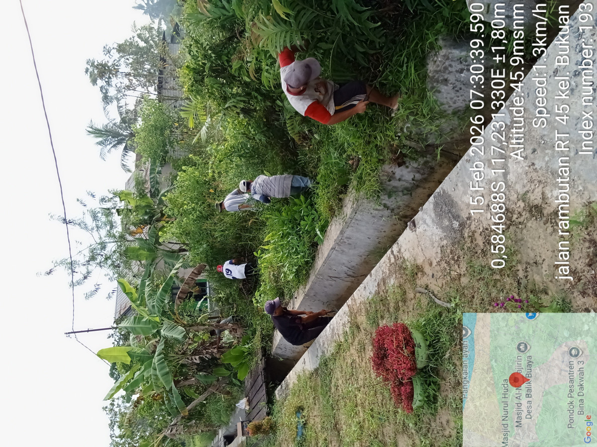 Gotong royong di RT 45