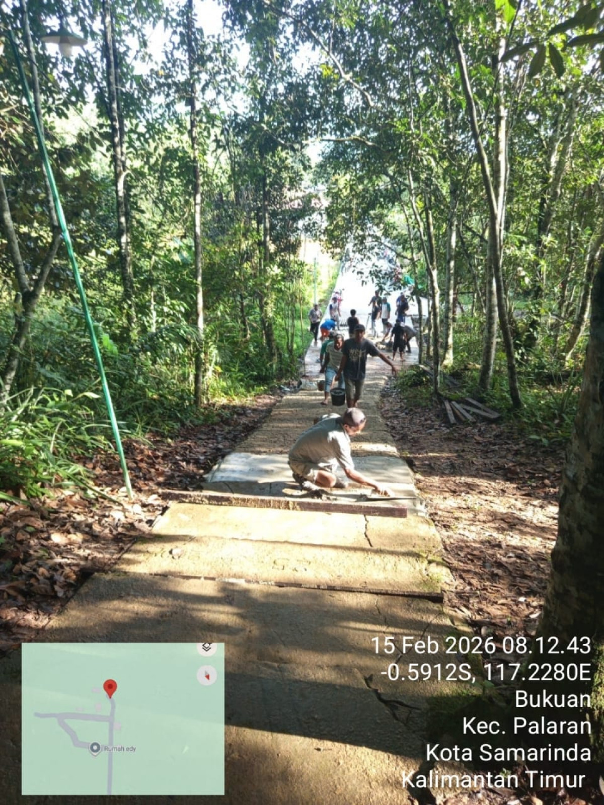 Ngecor tangga jalan menuju kuburan muslimin balik buaya