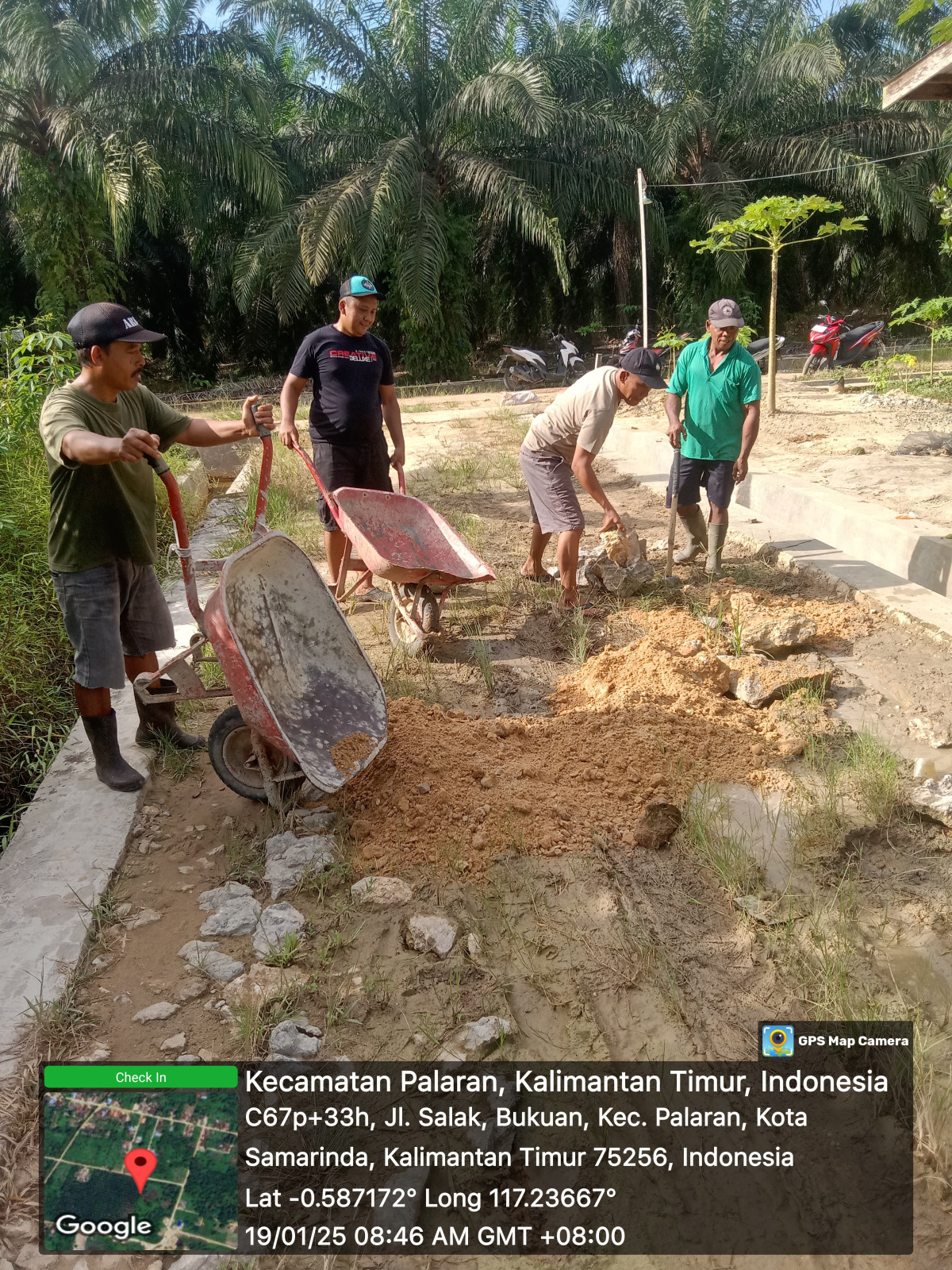 Perbaikan jalan berlubang di jl salak