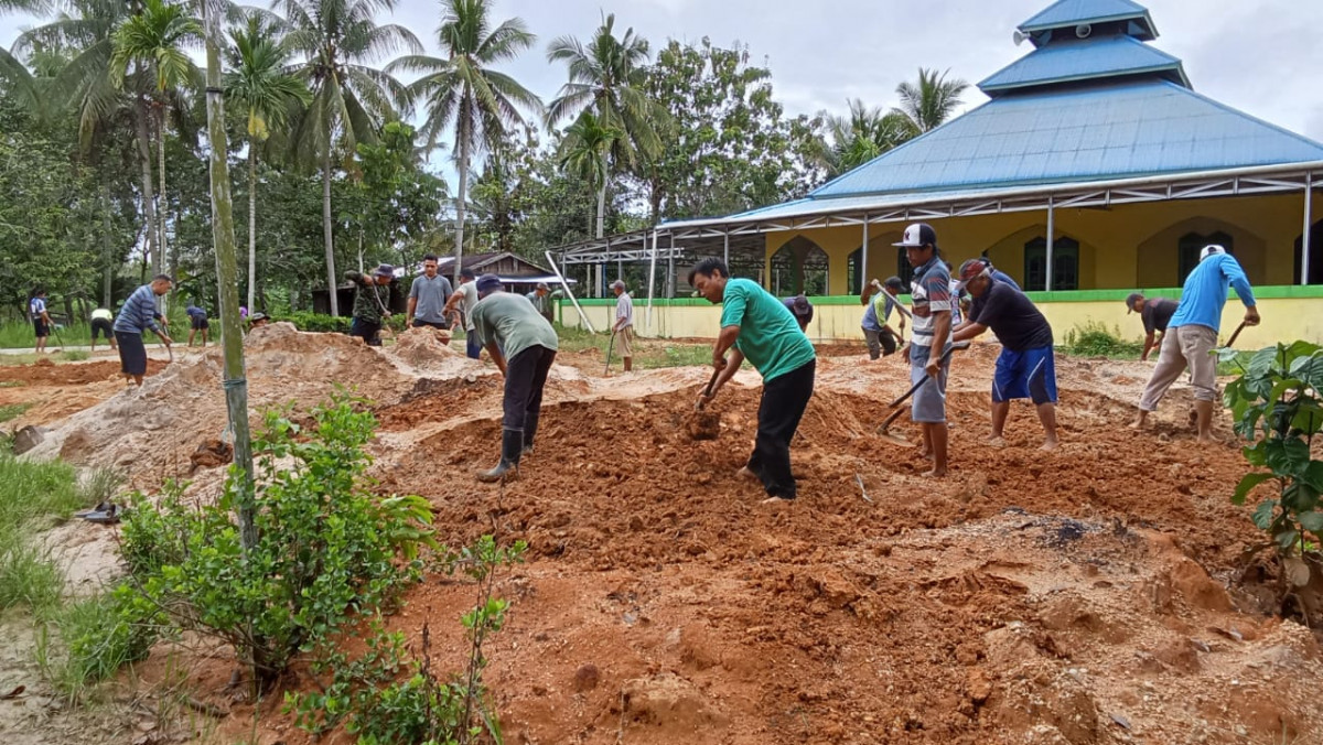Gotong royong di masjid muhajir