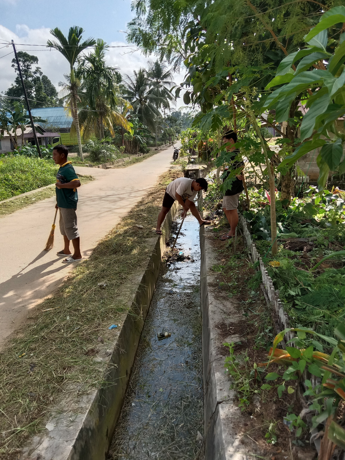 Kerja bakti lingkungan