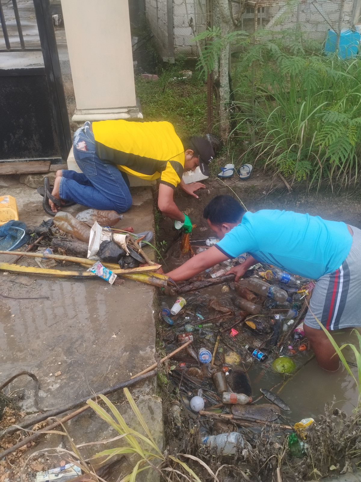 Kerja bakti bersih lingkungan