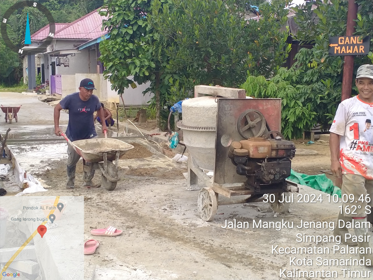 Lanjutan semenisasi gg mawar RT 21