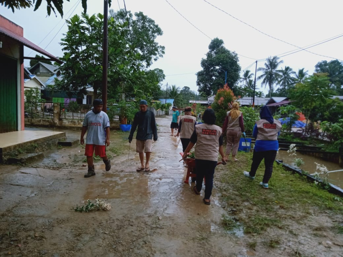 Pembersihan sampah gang perancis