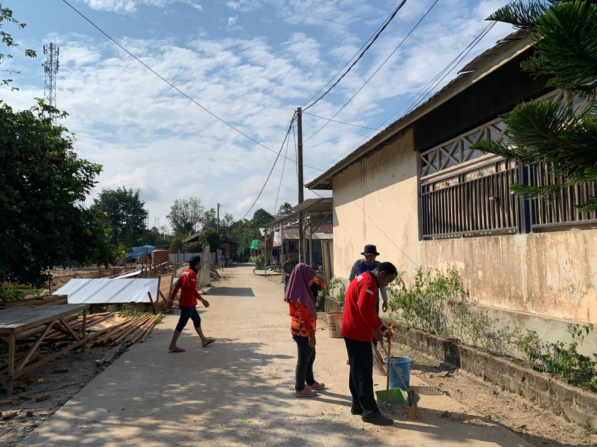 Gotong royong RT 05