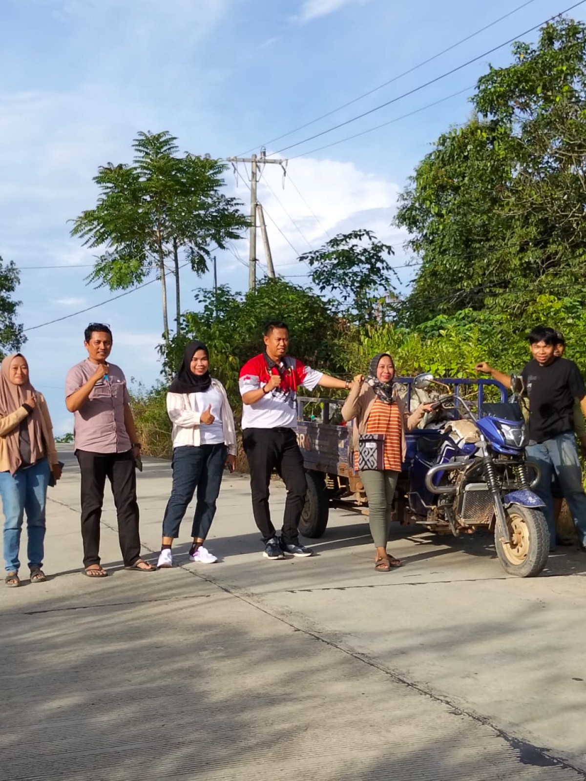 Pembersihan rumput pinggir jalan Al Hasnie