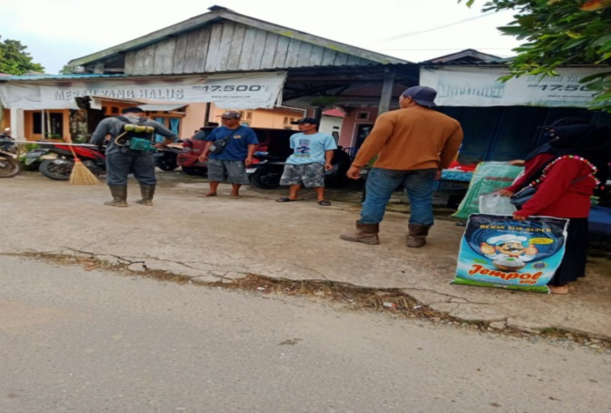 Pembersihan rumput pinggir jalan Al Hasnie
