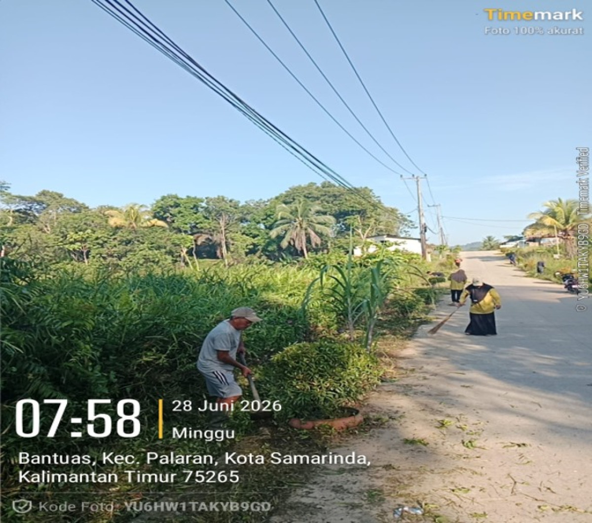 Pembersihan parit dan rumput
