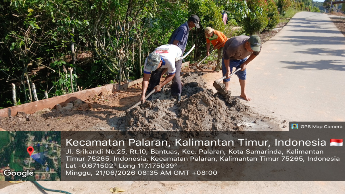 PEMBERSIHAN TEPI JALAN SRIKANDI RT 10