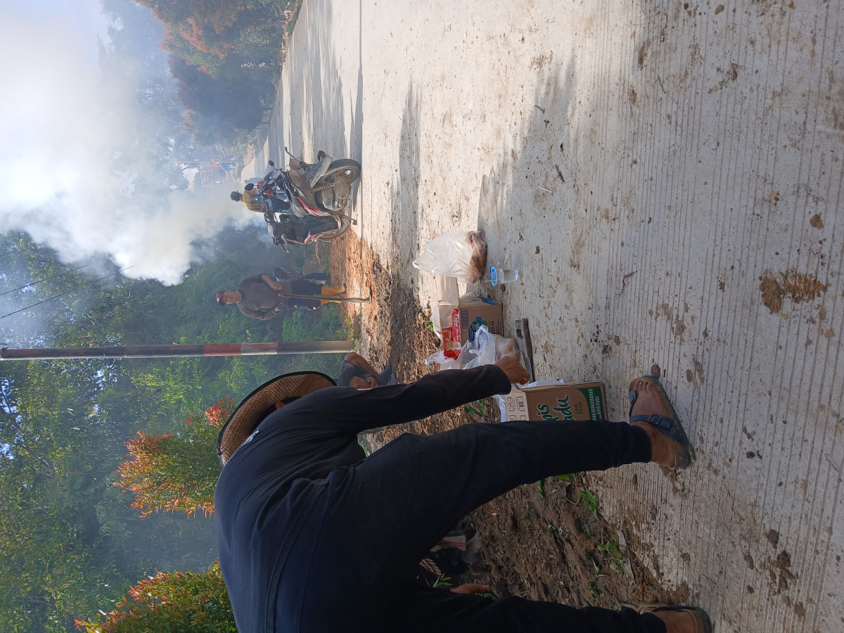 JALAN SRIKANDI, PEMBERSIHAN TEPI JALAN