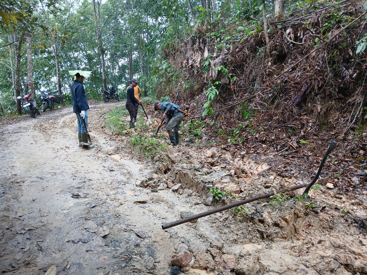 PERBAIKAN JALAN SRIKANDI