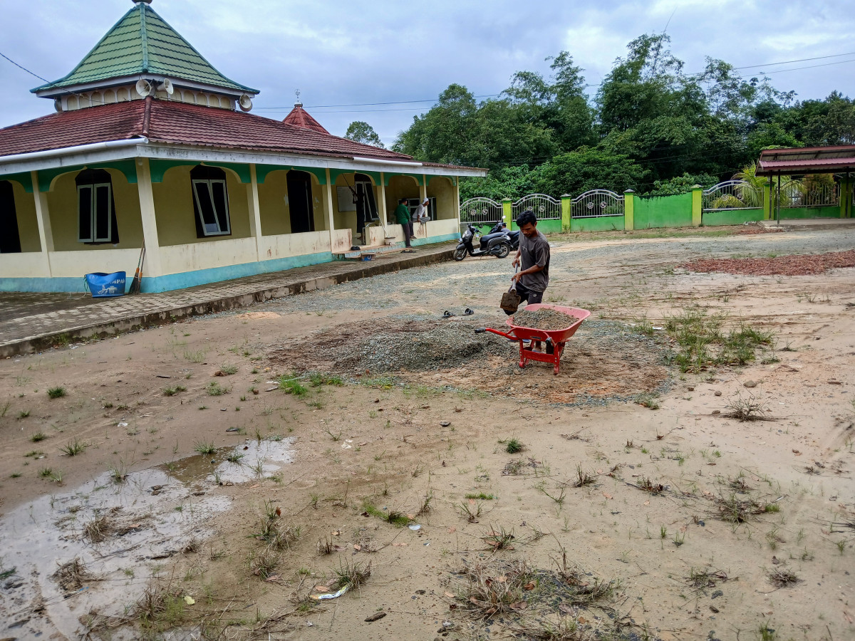 Masjid Baiturrahman, membersihkan masjid Baiturrahman menjelang Idul Fitri 2447 h
