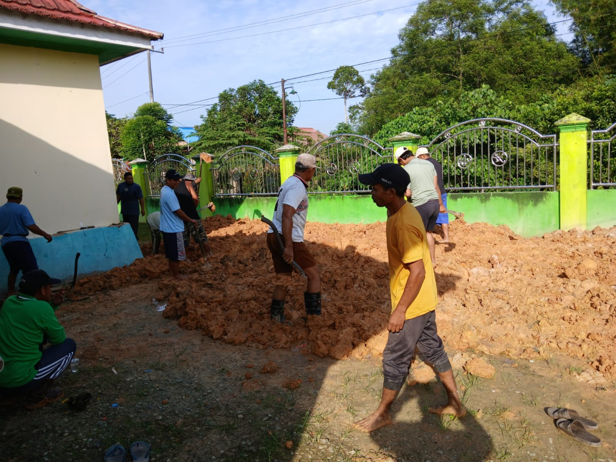 GOTONG ROYONG DI MASJID BAITURRAHMAN LANJUTAN