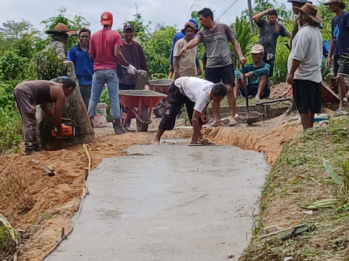 pengecoran jalan mqkam Al Ikhlas