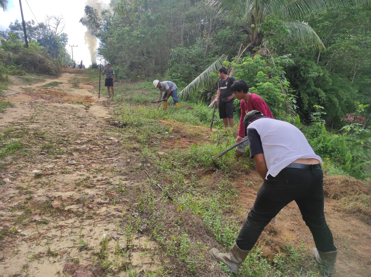 Pembersihan jalan gang