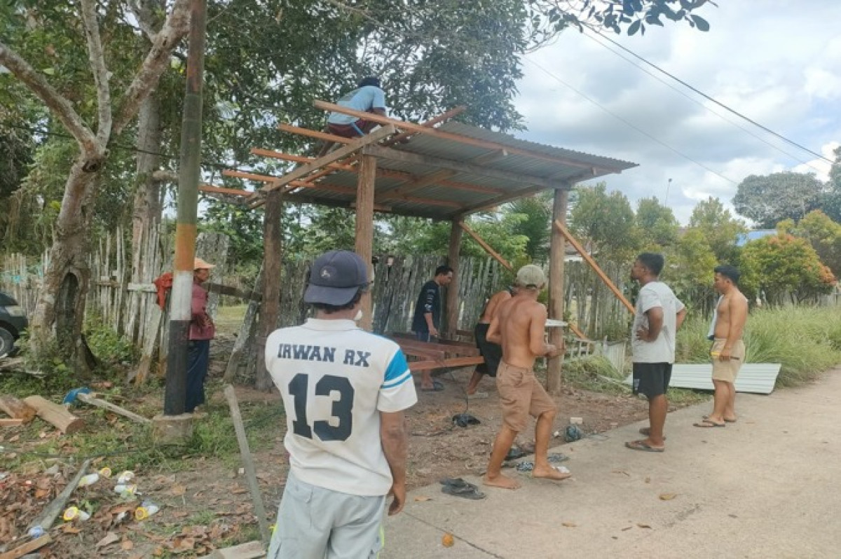 Pembuatan poskamling