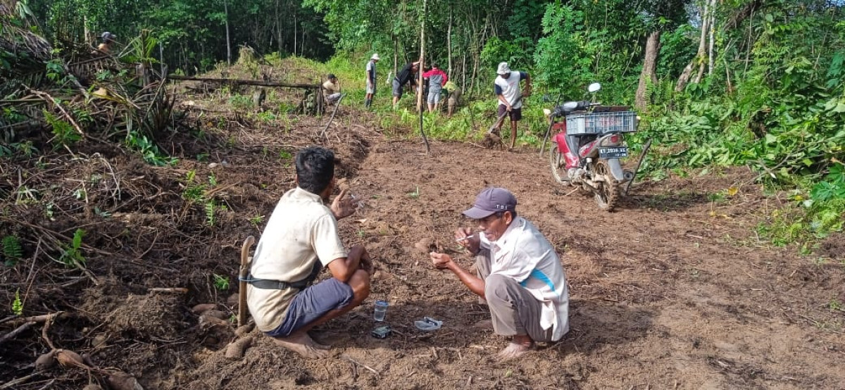 Gotong royong RT 07